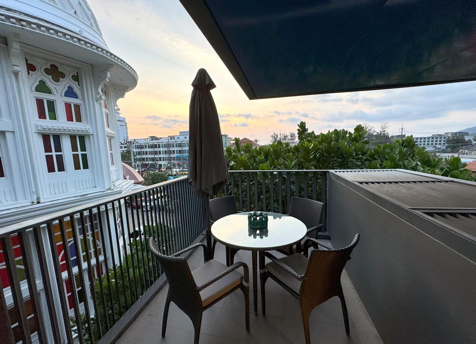 The Deck Condominium By Lofty Patong Exteriör bild