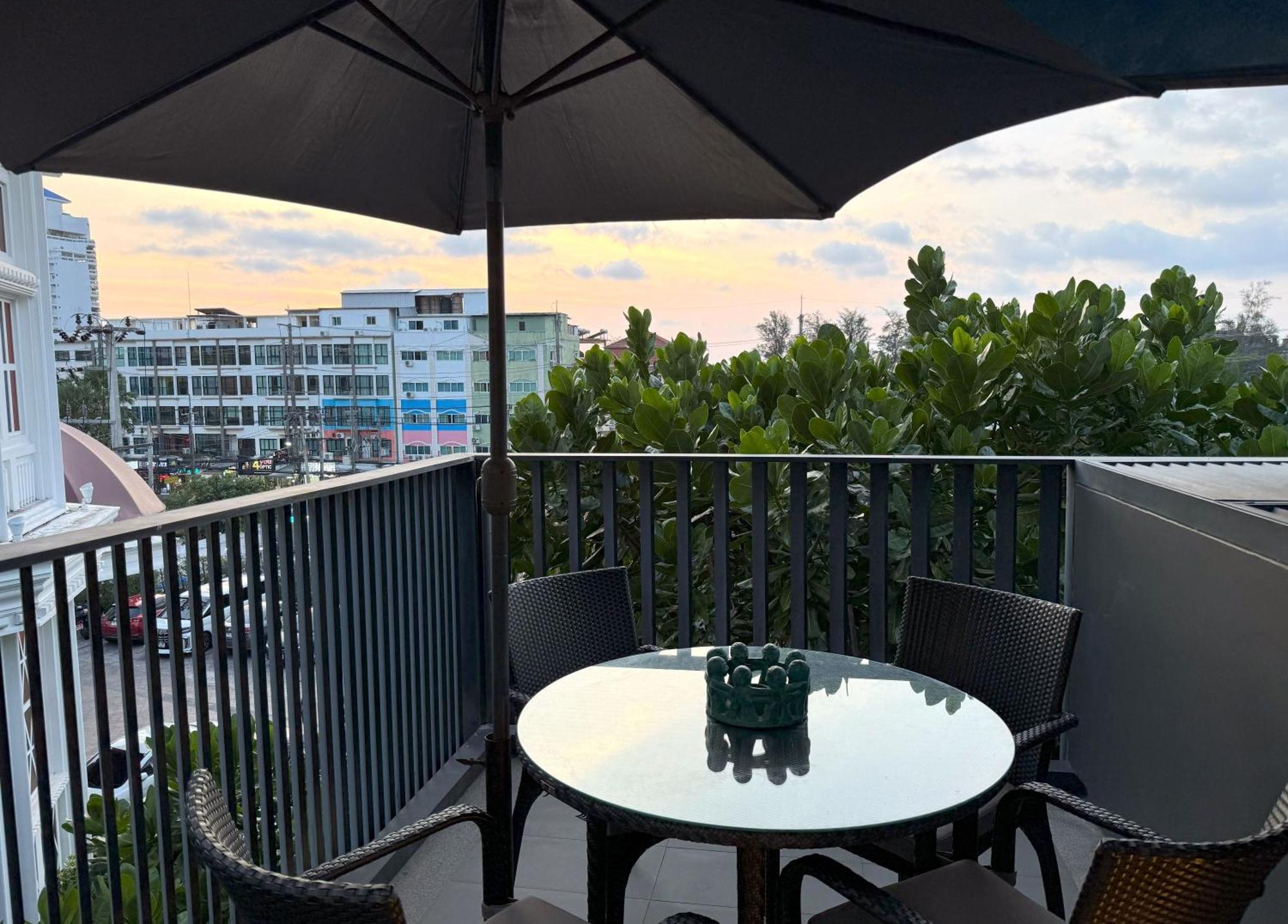 The Deck Condominium By Lofty Patong Exteriör bild