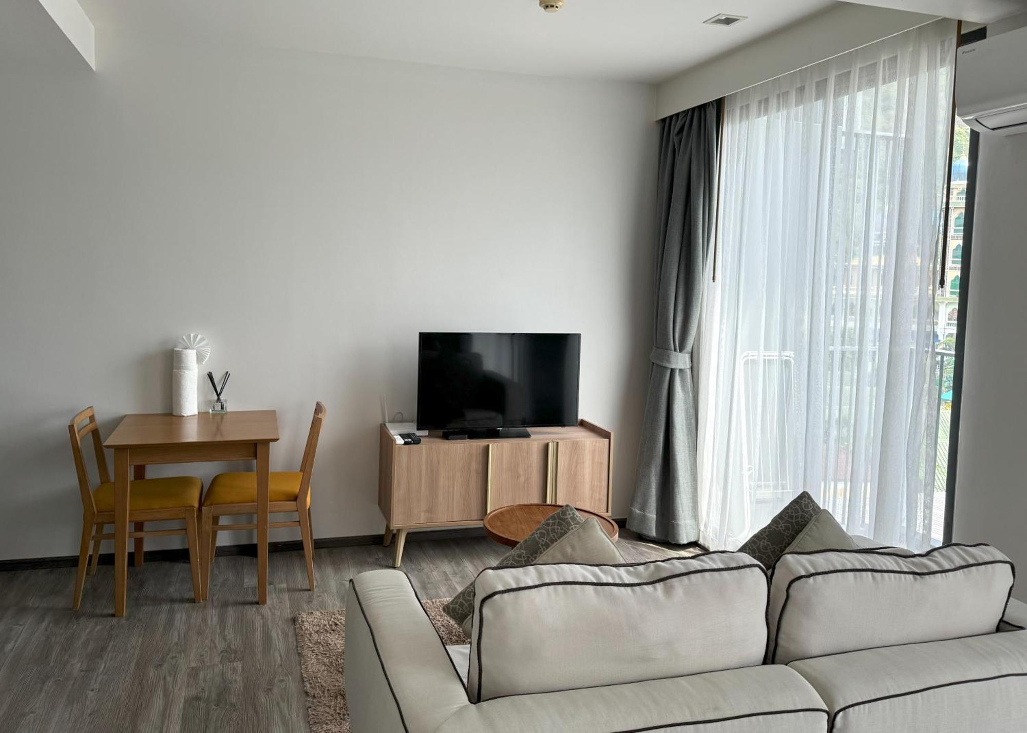 The Deck Condominium By Lofty Patong Rum bild