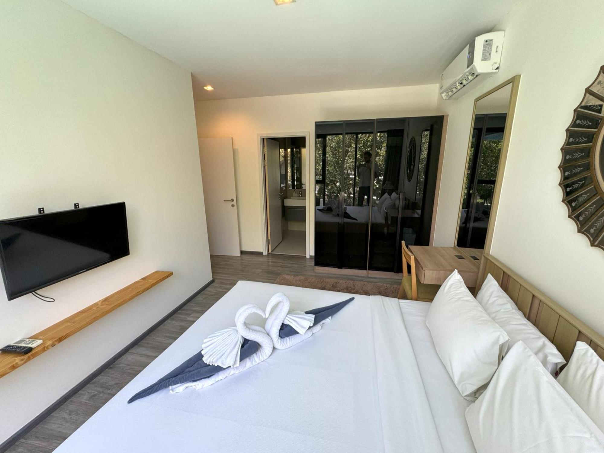 The Deck Condominium By Lofty Patong Exteriör bild
